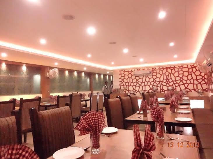 Oyo 2155 Hotel Wardhman Jabalpur Ngoại thất bức ảnh
